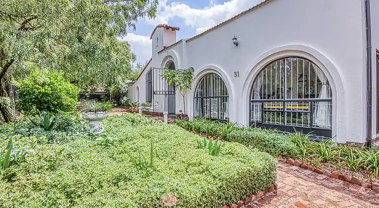 Modern Spanish House-3br-pool-solar-samrand