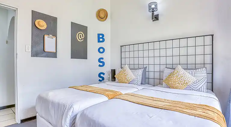 Modern Spanish House-3br-pool-solar-samrand