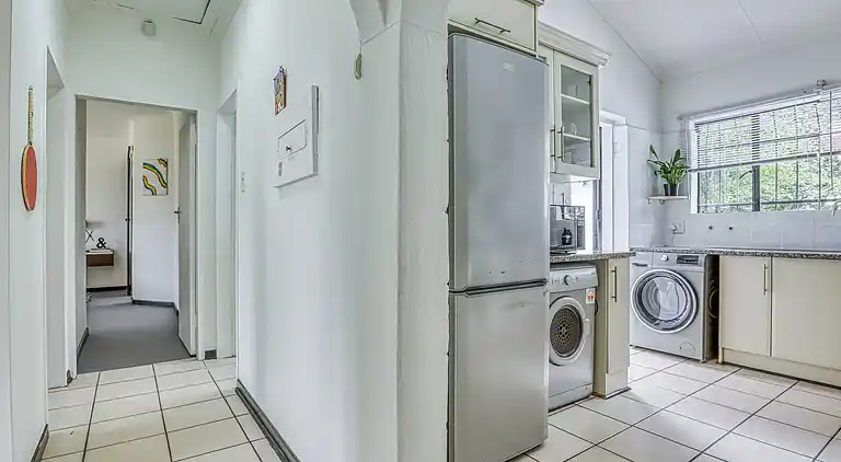 Modern Spanish House-3br-pool-solar-samrand