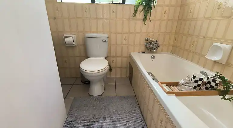 Modern Spanish House-3br-pool-solar-samrand