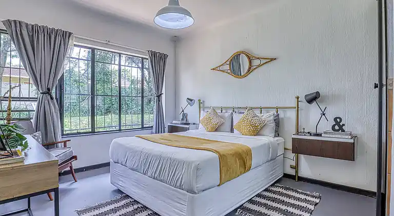 Modern Spanish House-3br-pool-solar-samrand