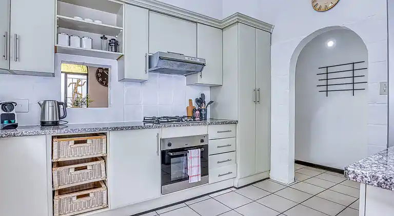 Modern Spanish House-3br-pool-solar-samrand