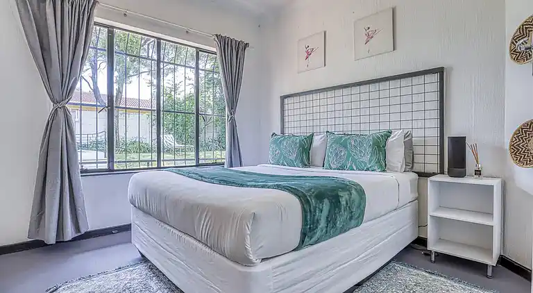 Modern Spanish House-3br-pool-solar-samrand