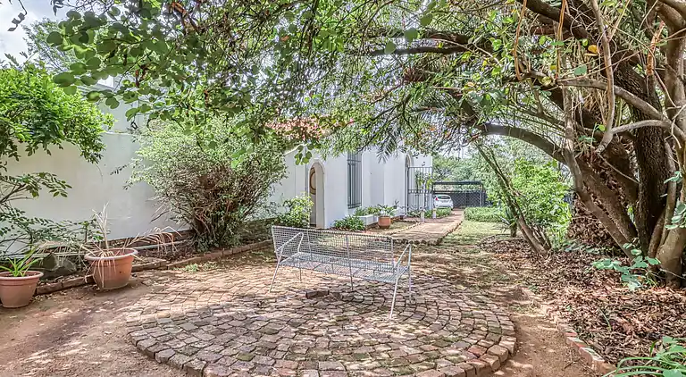 Modern Spanish House-3br-pool-solar-samrand