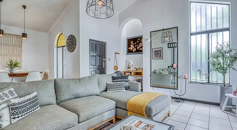 Modern Spanish House-3br-pool-solar-samrand