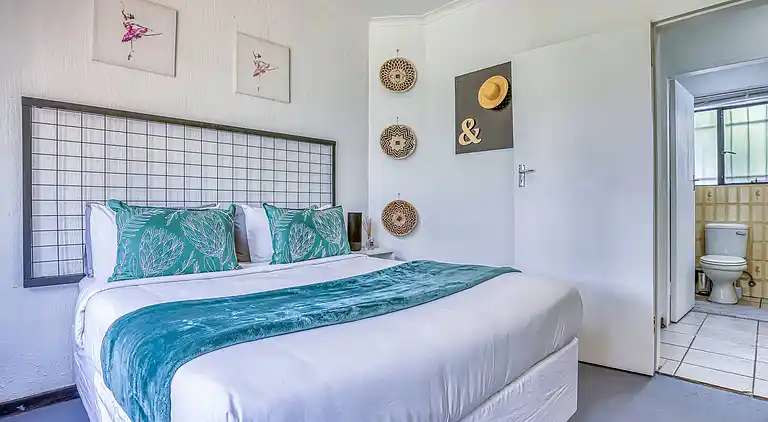 Modern Spanish House-3br-pool-solar-samrand