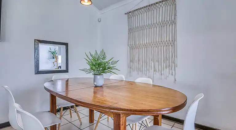 Modern Spanish House-3br-pool-solar-samrand