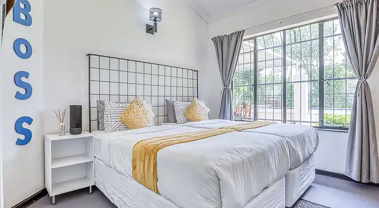 Modern Spanish House-3br-pool-solar-samrand