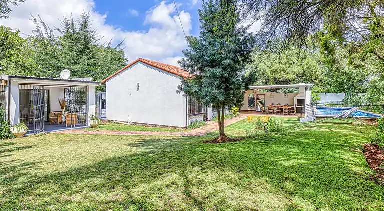 Modern Spanish House-3br-pool-solar-samrand