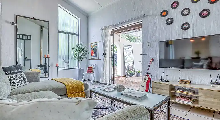 Modern Spanish House-3br-pool-solar-samrand