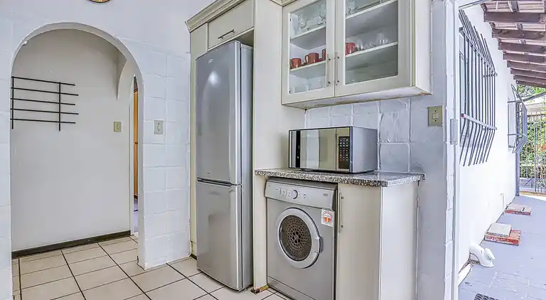 Modern Spanish House-3br-pool-solar-samrand