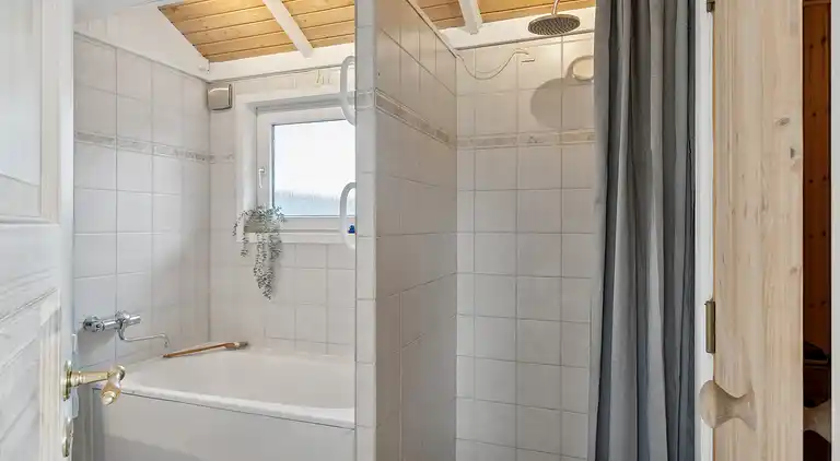 Ferienhaus mit Sauna in der Nähe von Følle Strand