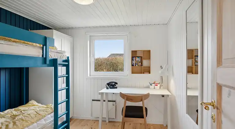 Ferienhaus mit Sauna in der Nähe von Følle Strand
