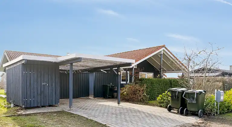 Ferienhaus mit Sauna in der Nähe von Følle Strand