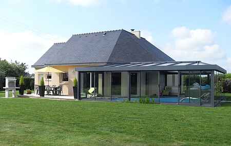 Bretagne, Haus mit Pool und Spa auf dem Land