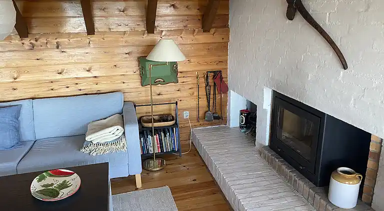 Cozy summer house in the first row to the water.