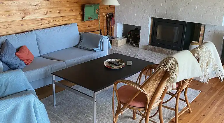 Cozy summer house in the first row to the water.
