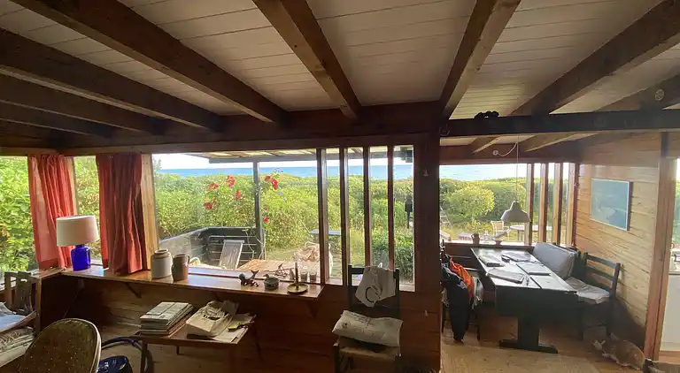 Cozy summer house in the first row to the water.