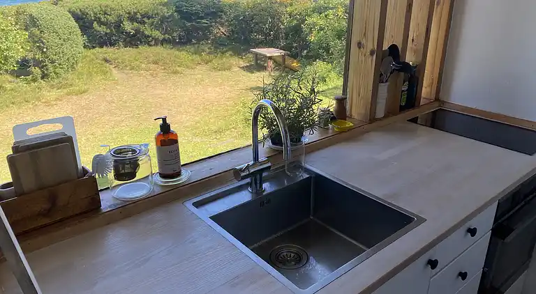 Cozy summer house in the first row to the water.