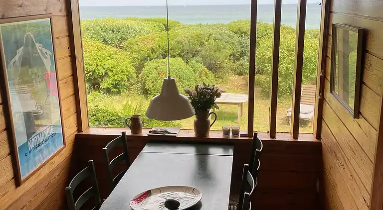 Cozy summer house in the first row to the water.