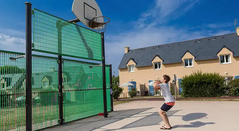 Holiday home in Lanvéoc