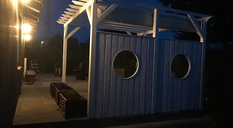 Supertolles Haus in der Hafenstadt Hvalpsund.