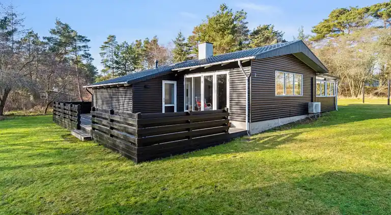 Nyd Ægte Bornholmer-stemning i dejligt Sommerhus