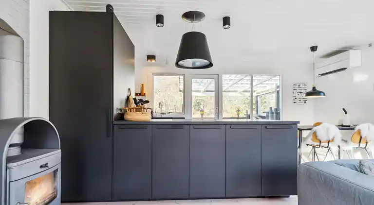 Nyd Ægte Bornholmer-stemning i dejligt Sommerhus