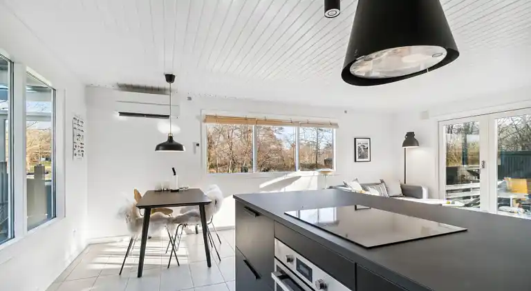 Nyd Ægte Bornholmer-stemning i dejligt Sommerhus