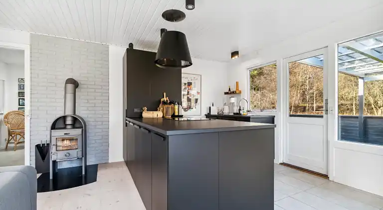 Nyd Ægte Bornholmer-stemning i dejligt Sommerhus