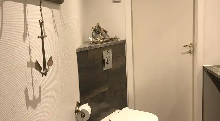 Supertolles Haus in der Hafenstadt Hvalpsund.