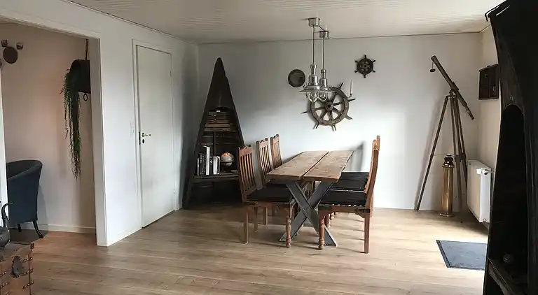 Supertolles Haus in der Hafenstadt Hvalpsund.