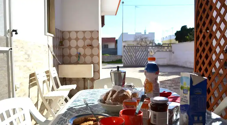 Ureshii-Ferienhaus in einem Zweifamilienhaus in San Foca