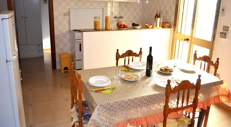 Ureshii-Ferienhaus in einem Zweifamilienhaus in San Foca