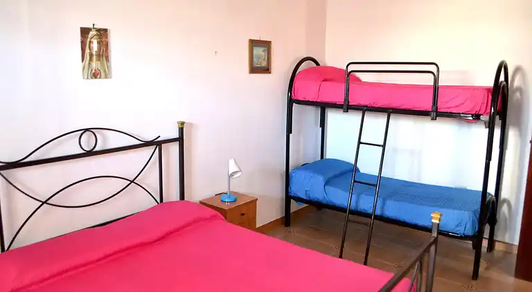 Ureshii-Ferienhaus in einem Zweifamilienhaus in San Foca