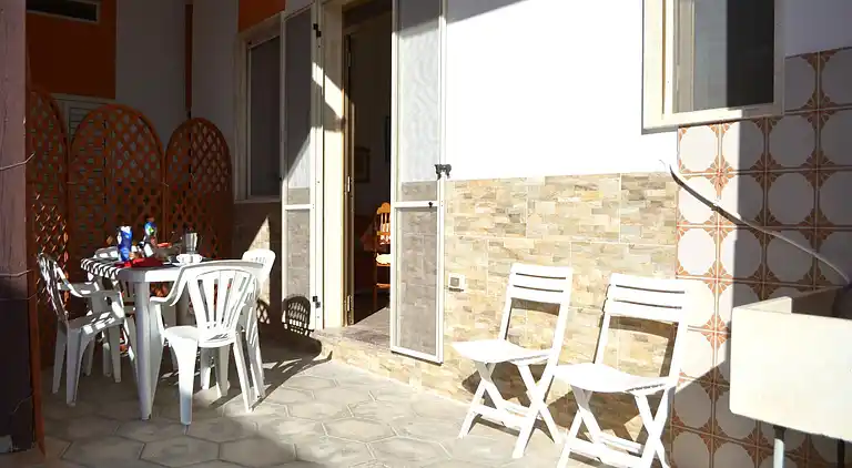 Ureshii-Ferienhaus in einem Zweifamilienhaus in San Foca