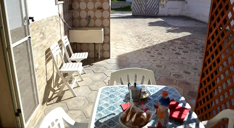 Ureshii-Ferienhaus in einem Zweifamilienhaus in San Foca