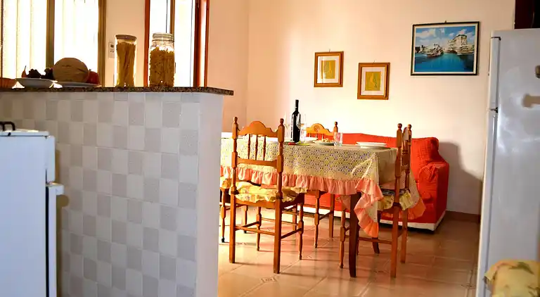 Ureshii-Ferienhaus in einem Zweifamilienhaus in San Foca