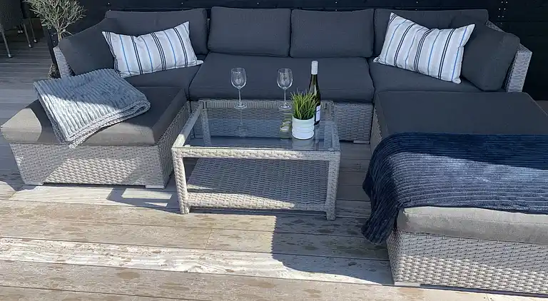 Ny topp moderne sommerhus ved vannet