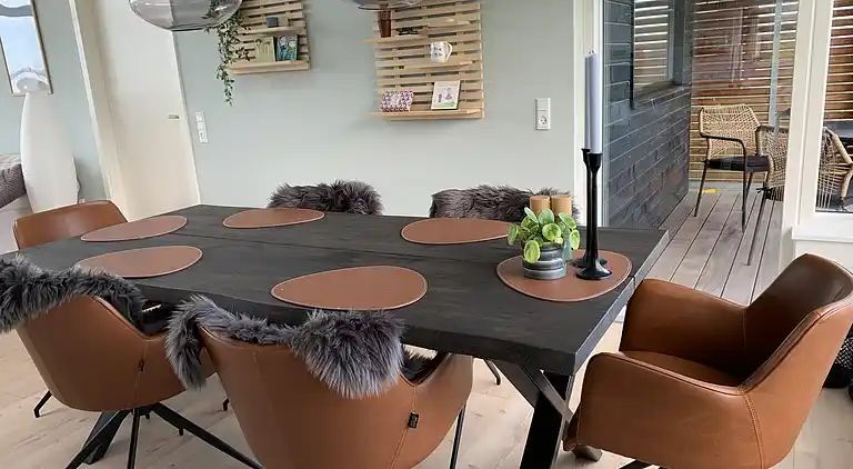 Ny topp moderne sommerhus ved vannet