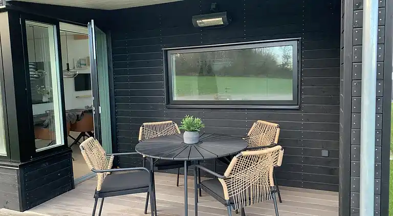 Ny topp moderne sommerhus ved vannet