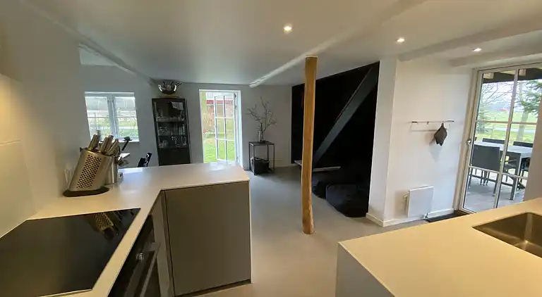 Lyxigt sommarhus på vacker skogsmark