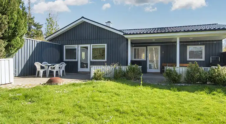 Sommerhus ved Øer Strand