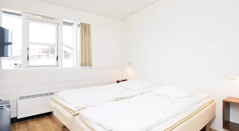 3 room,w/partially seaview