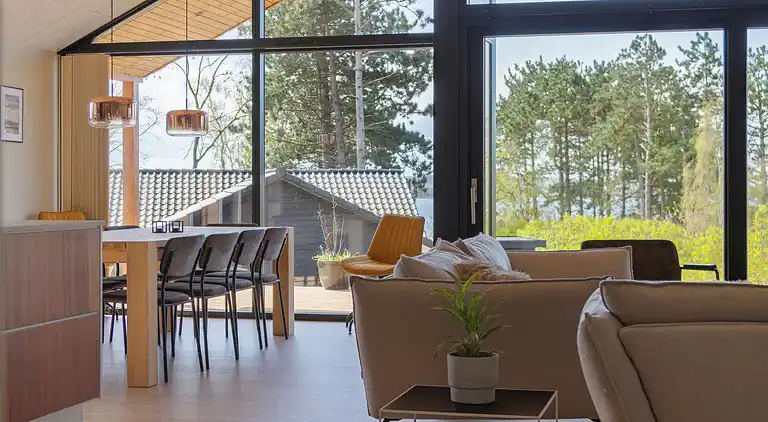 Imponerende sommerhus, ved Helsnæs Bugt!