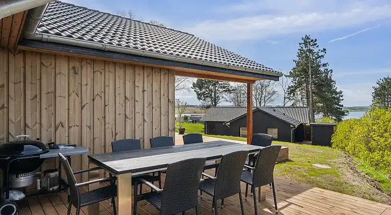 Imponerende sommerhus, ved Helsnæs Bugt!