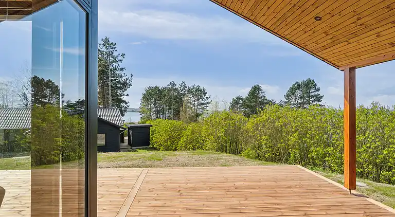 Imponerende sommerhus, ved Helsnæs Bugt!