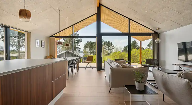 Imponerende sommerhus, ved Helsnæs Bugt!