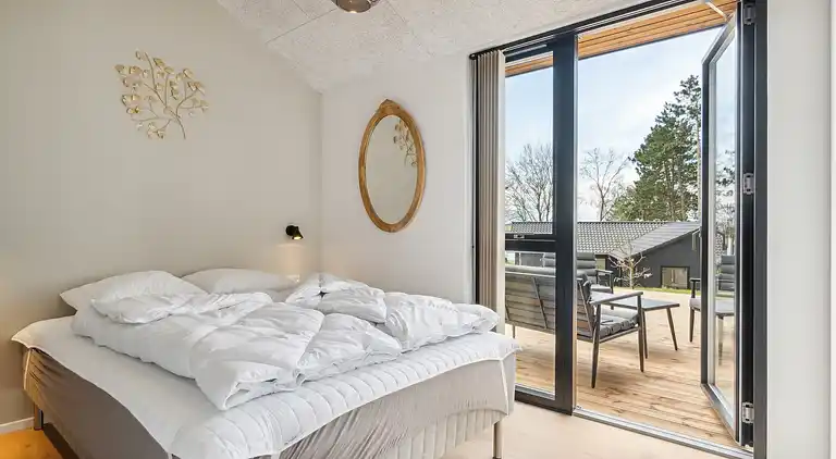 Imponerende sommerhus, ved Helsnæs Bugt!