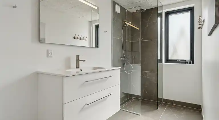 Imponerende sommerhus, ved Helsnæs Bugt!